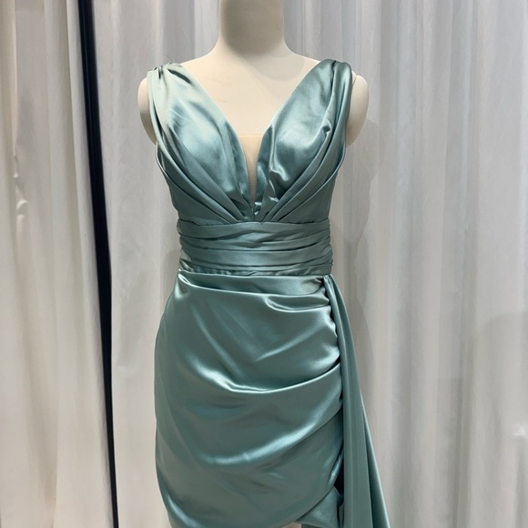 Ocean Teal V-neck Evening Gown - Picture 4 of 6